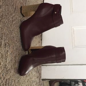 Metallic heel high heeled textured maroon Booties